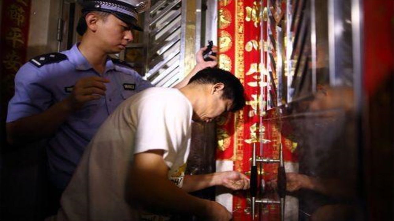 瓮安县请开锁师傅开了锁后，师傅为什么一般都不进门，就算主人请也不进去？